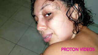 Это сцена курения с красивой женщиной-моделью со татуировками. Мы трахаем ее голую киску, пока она курит. Два угла включая POV. Для любителей курения.