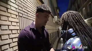 ���มสีน้ำตาล exhibitionist ได้ฝึกซ้อมกันโดยมีเพื่อน