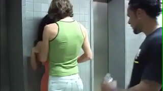 مونیکا Mattos میں سے ایک اس کی پہلی ویڈیو