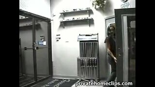 Mielas busty babe suteikia bosas GERIAUSIAI blowjob darbe