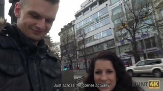 POLOWANIE NA 4K.Myśliwy znajdzie chciwy dziwkę Jocelyn Zet na placu Wacława w Pradze POLOWANIE NA 4K.Myśliwy znajdzie chciwy dziwkę Jocelyn Zet na placu Wacława w Pradze