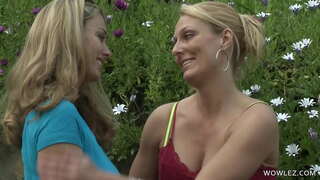 ���ිශාල පියයුරු මත සමලිංගික පලවීම